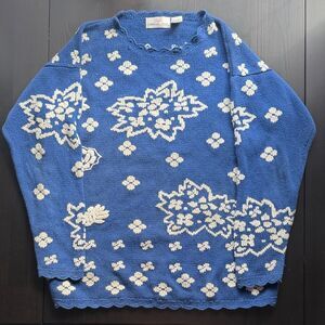 VINTAGE Blue Cream Scalloped Neckline Embroidered Sweater Medium W8 Cotton Ramie